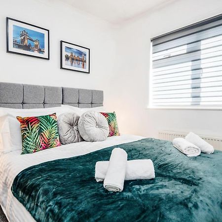 Heathrow 2-Bedroom Maisonette With Parking West Drayton  Extérieur photo