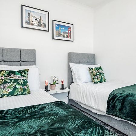 Heathrow 2-Bedroom Maisonette With Parking West Drayton  Extérieur photo