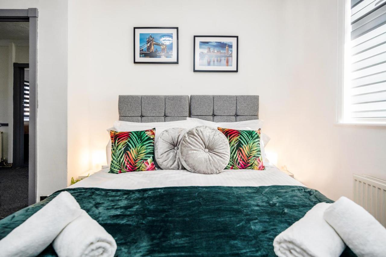 Heathrow 2-Bedroom Maisonette With Parking West Drayton  Extérieur photo