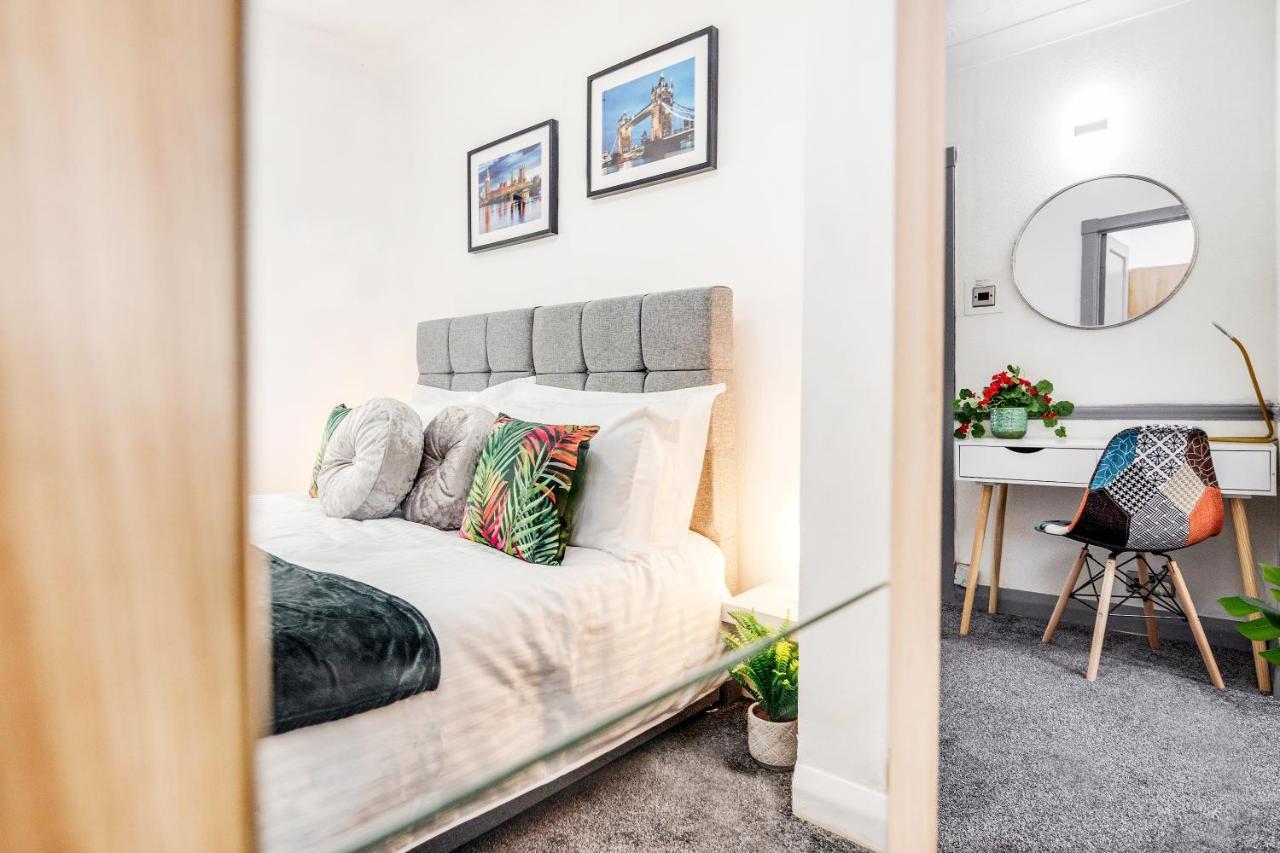 Heathrow 2-Bedroom Maisonette With Parking West Drayton  Extérieur photo