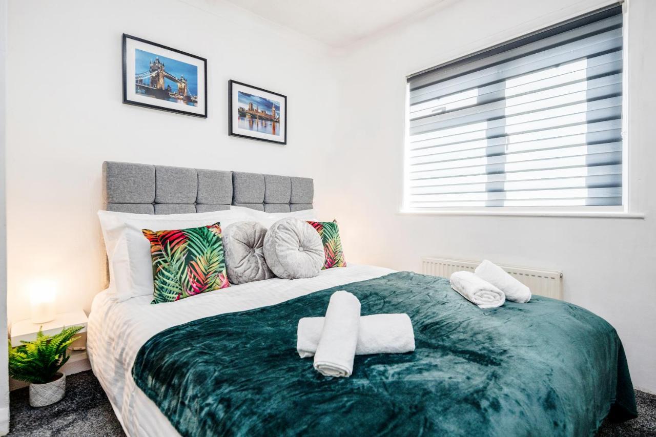 Heathrow 2-Bedroom Maisonette With Parking West Drayton  Extérieur photo