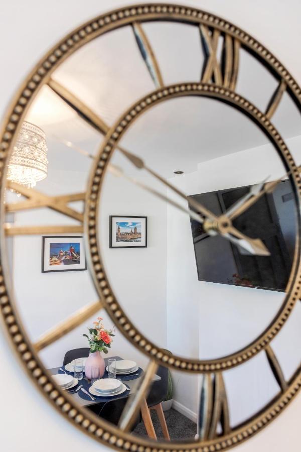 Heathrow 2-Bedroom Maisonette With Parking West Drayton  Extérieur photo