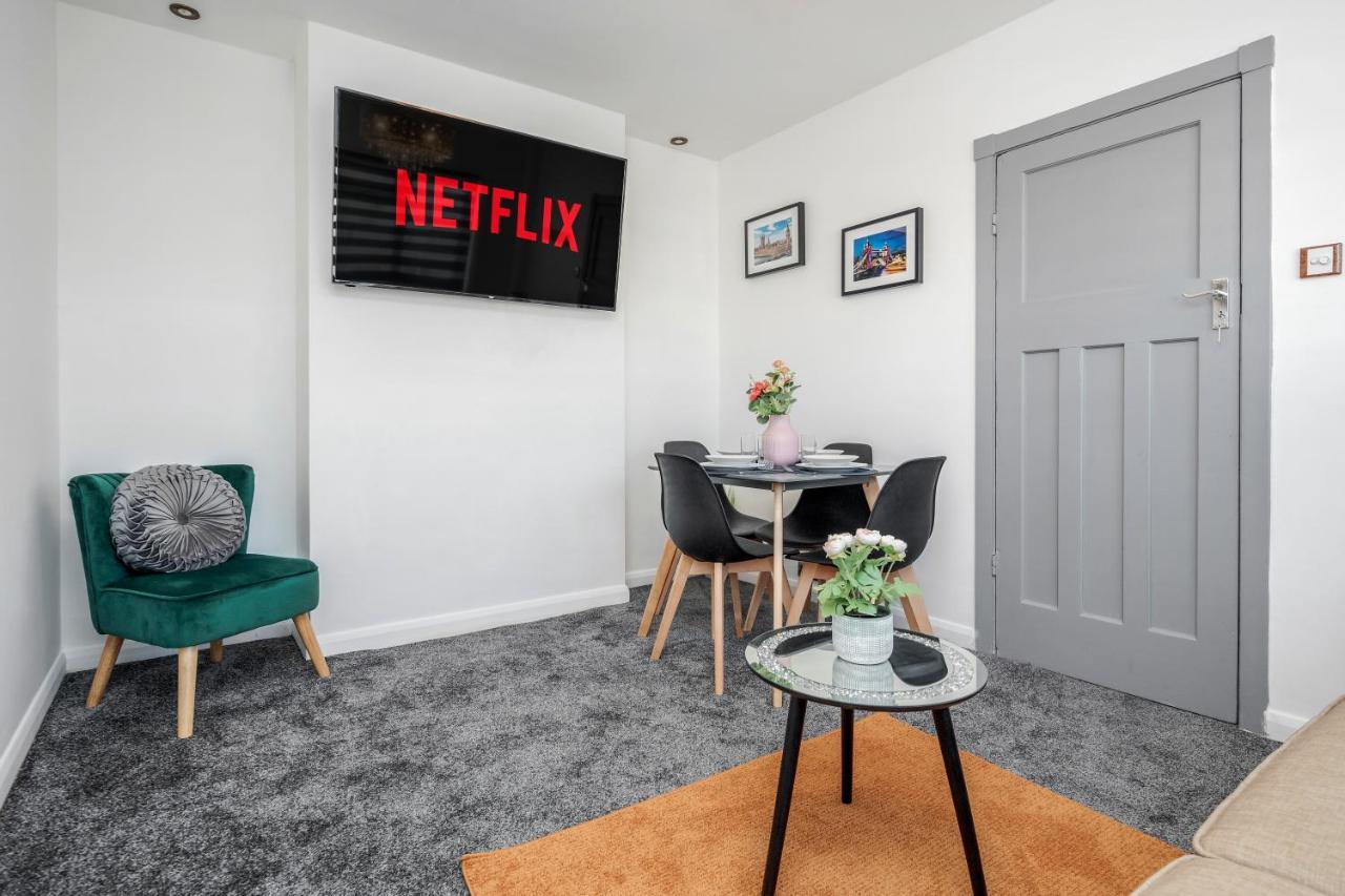 Heathrow 2-Bedroom Maisonette With Parking West Drayton  Extérieur photo