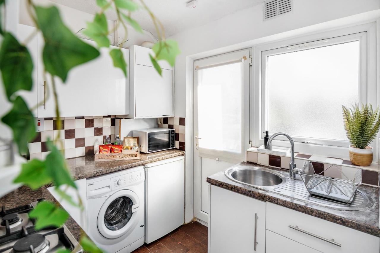 Heathrow 2-Bedroom Maisonette With Parking West Drayton  Extérieur photo