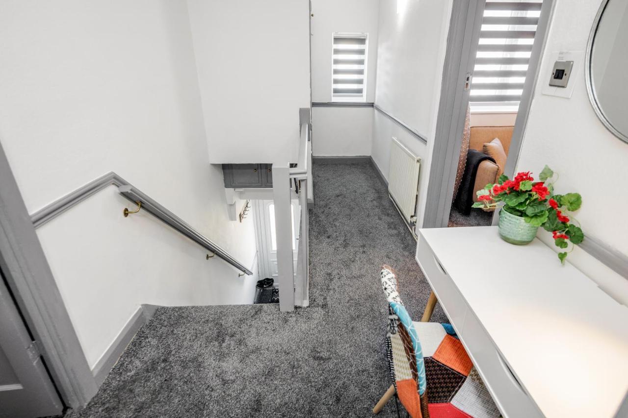 Heathrow 2-Bedroom Maisonette With Parking West Drayton  Extérieur photo