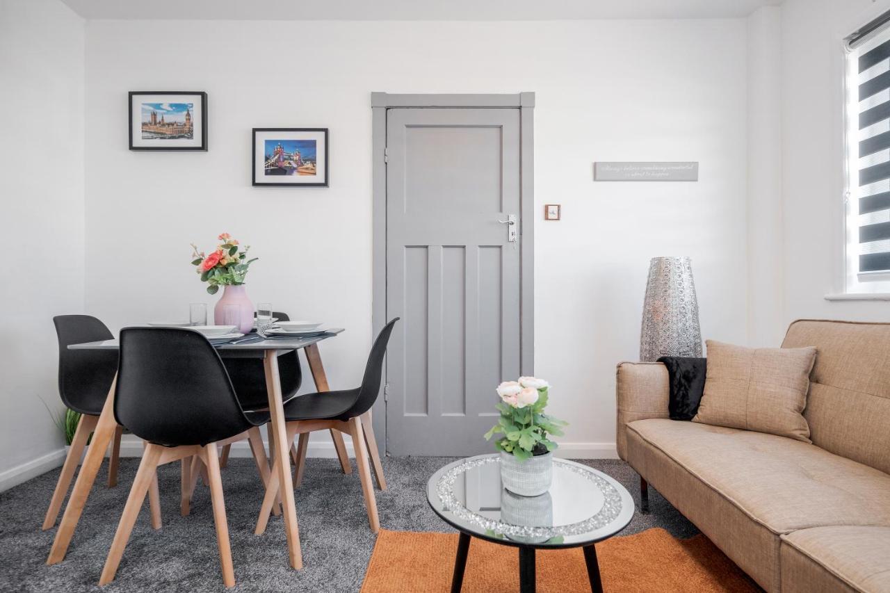 Heathrow 2-Bedroom Maisonette With Parking West Drayton  Extérieur photo