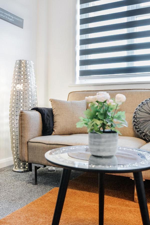 Heathrow 2-Bedroom Maisonette With Parking West Drayton  Extérieur photo